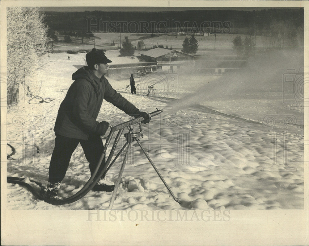 1966 Press Photo Man Compete With Nature in Weather - Historic Images