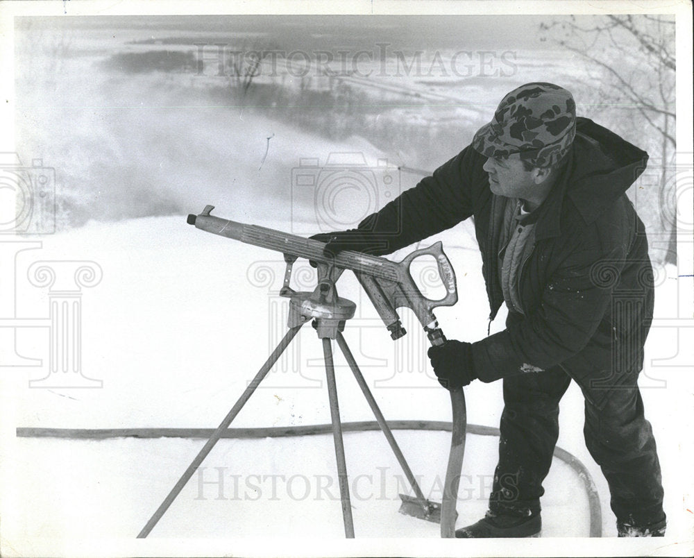 1971 Press Photo Artificial Snow-Making Equipment - Historic Images