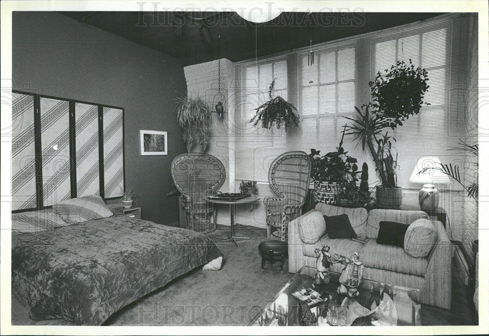 1982 Press Photo Paul Gremmler Erie Lofts Furniture - Historic Images
