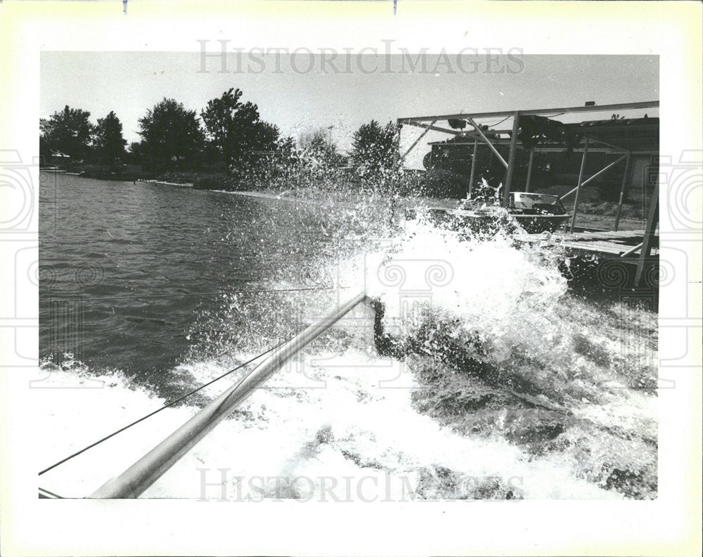 1985 Press Photo Gilbert Jimenez Water Skiing Reddick - Historic Images