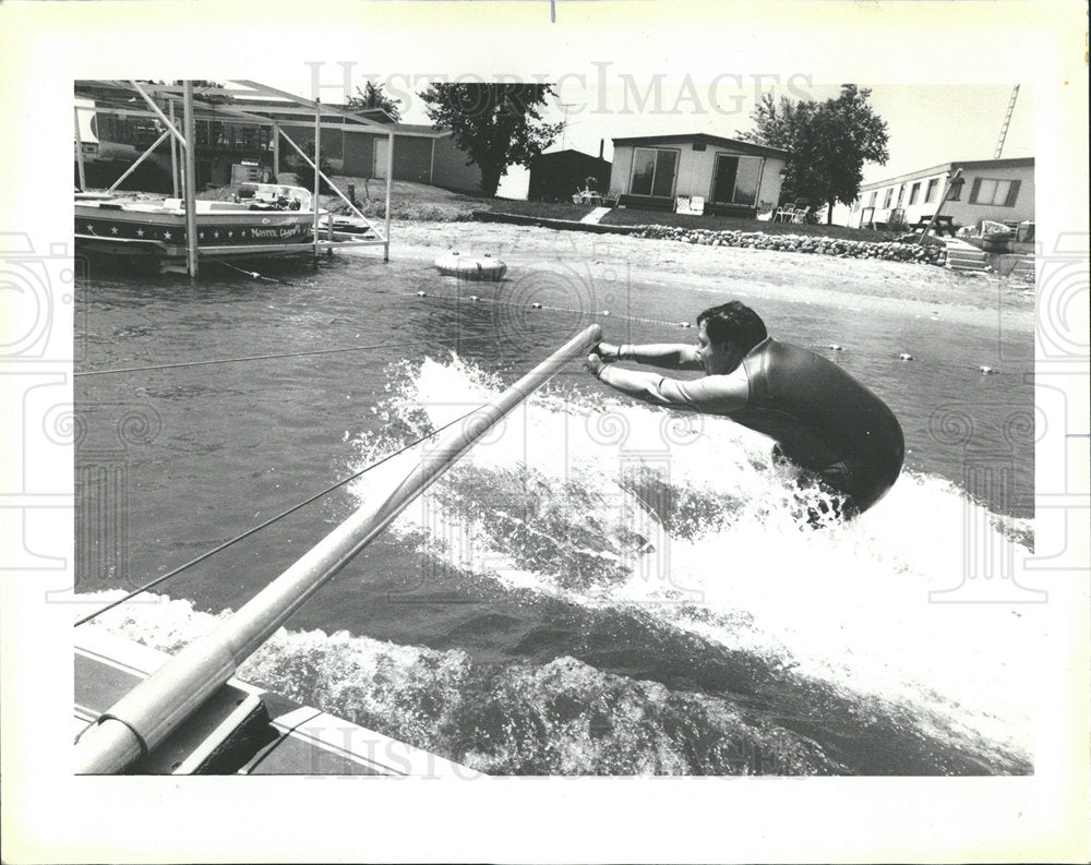 1985 Press Photo Gilbert Jimenez Water Ski School  - Historic Images