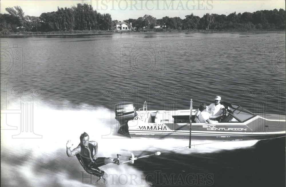 1995 Press Photo Farm Water Ski Show Libertyville Stunt - Historic Images