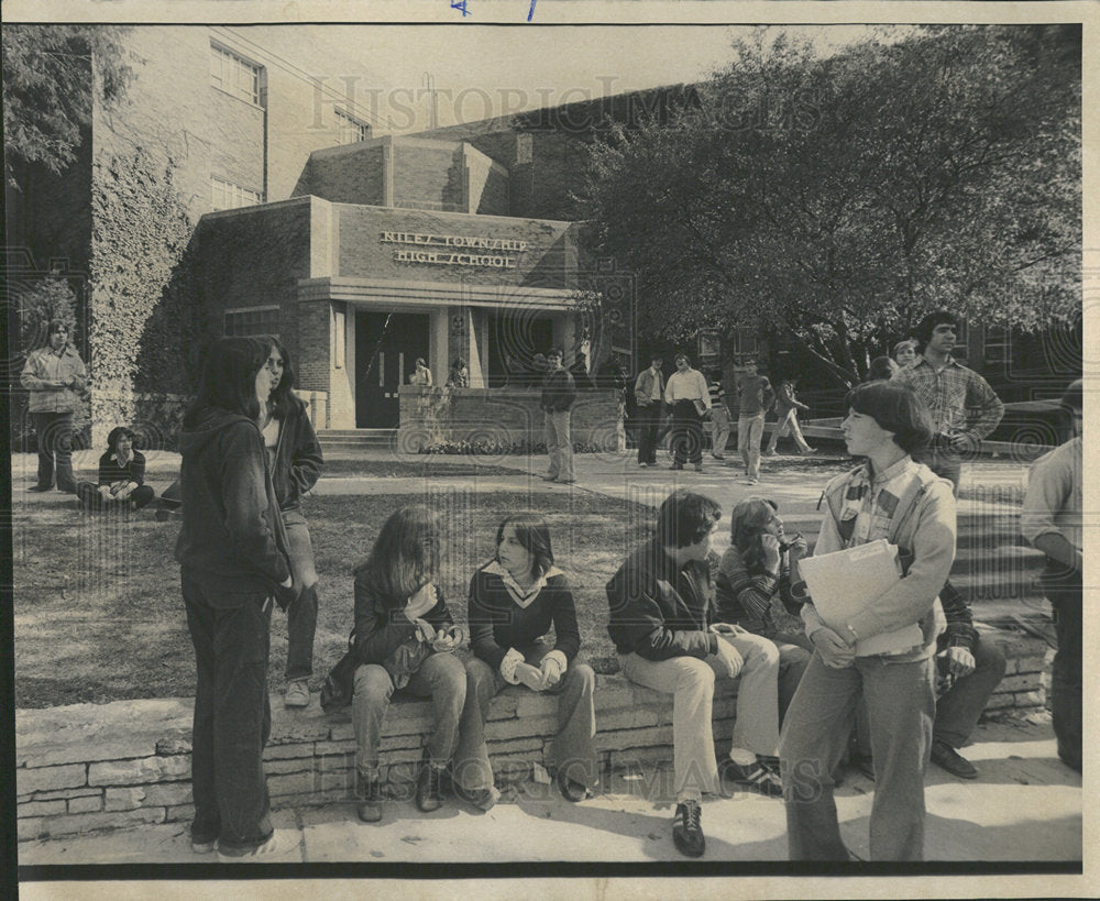1976 Press Photo Niles East High School Skokie Class  - Historic Images