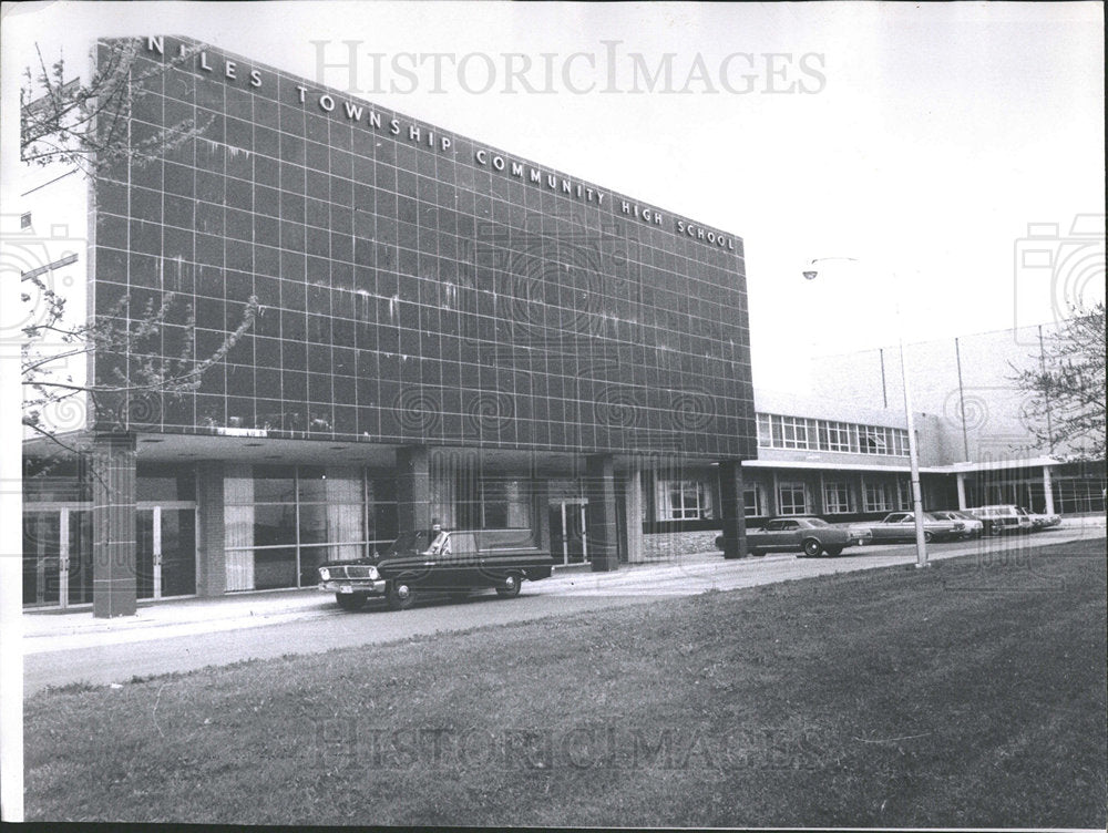 1967 Press Photo Exterior Niles West Oak town - Historic Images