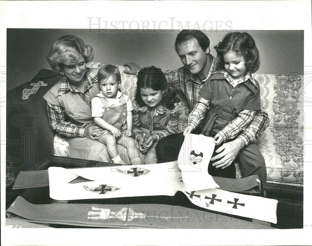 1978 Press Photo Russell Benko and Family are Excited - Historic Images