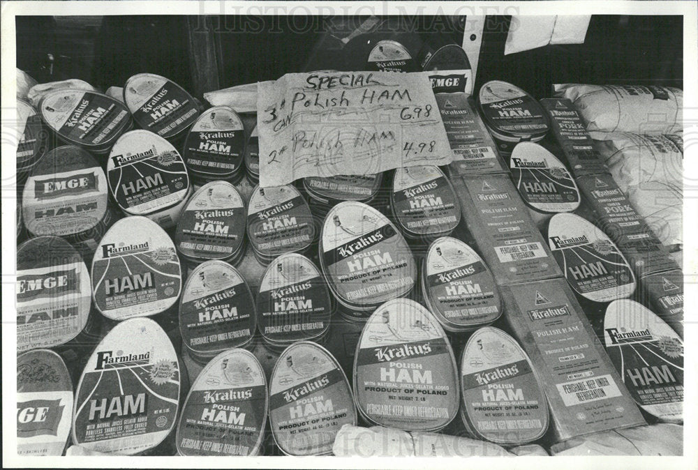 1978 Press Photo Polish Hams In A Butcher Shop Window - Historic Images
