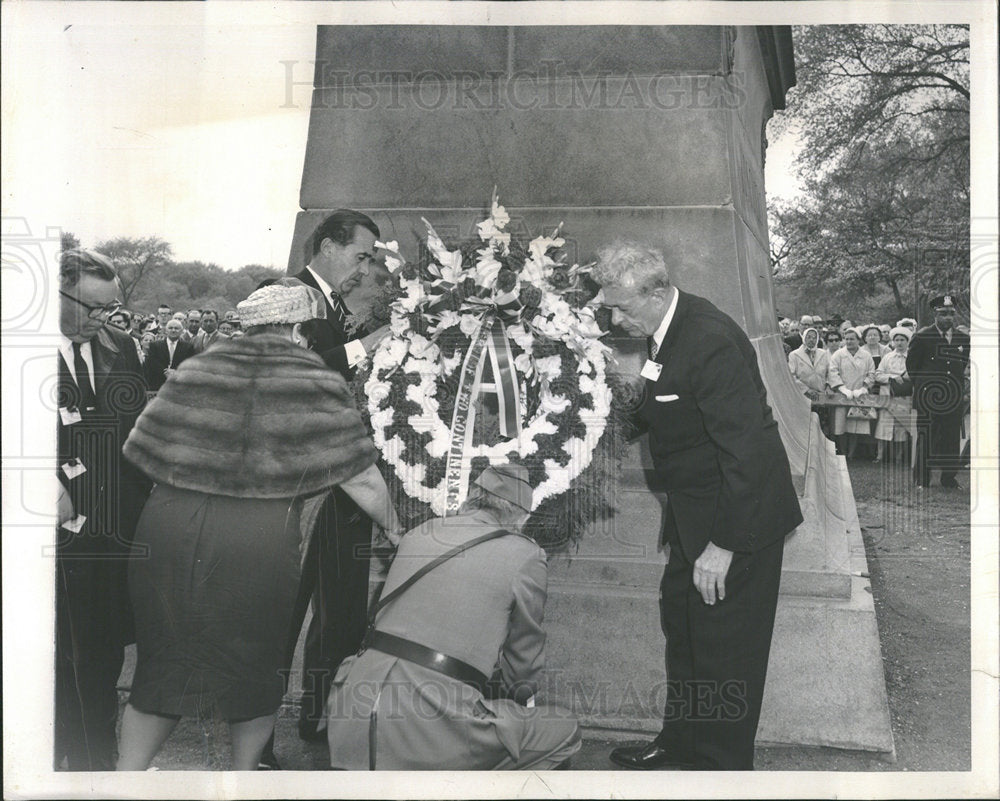1962 Press Photo Polish-American Parade Wreath Ceremony - Historic Images