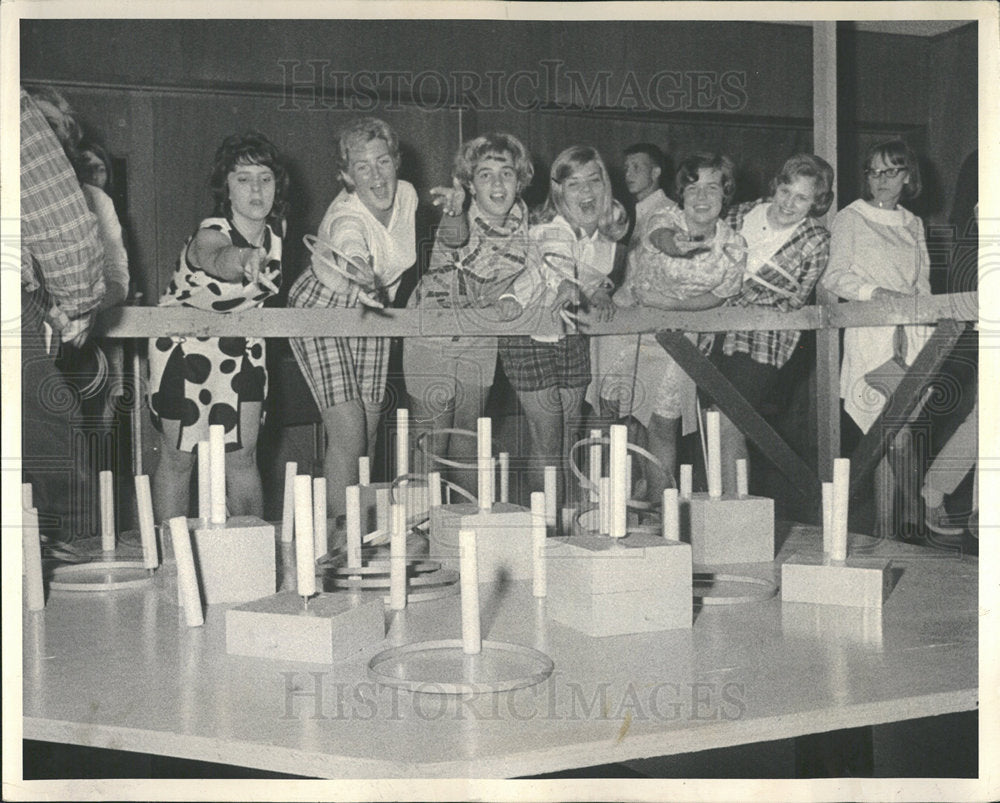 1965 Press Photo Merry Hoop Tossers school Home Work  - Historic Images