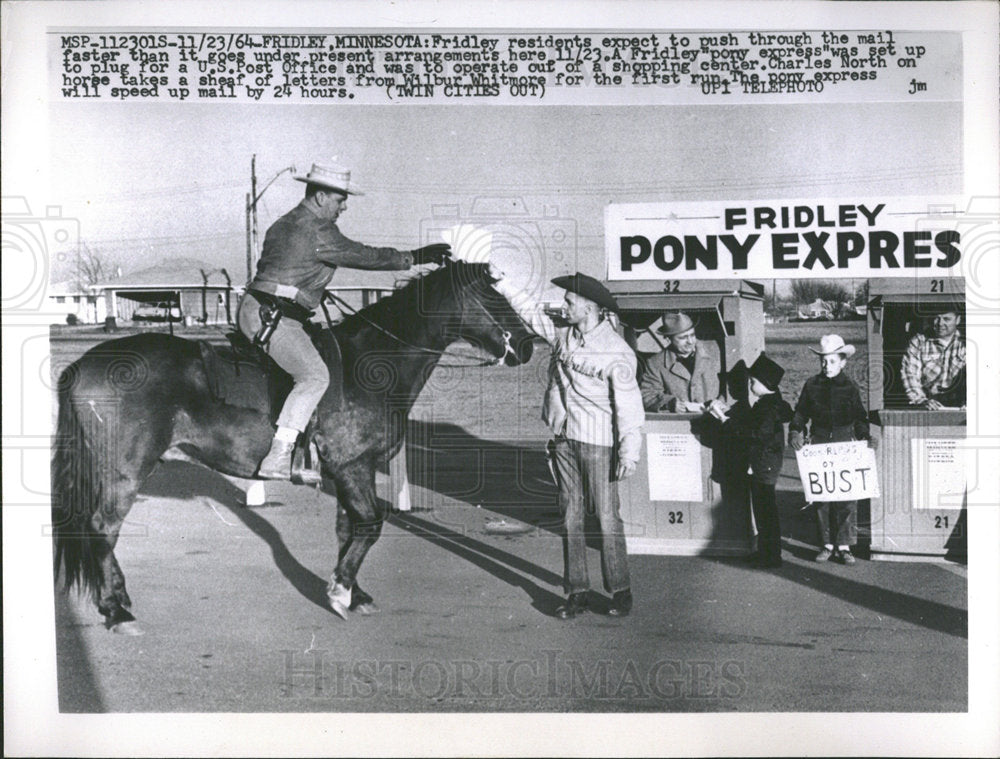 1964 Press Photo Fridely residents Shopping Center Push - Historic Images