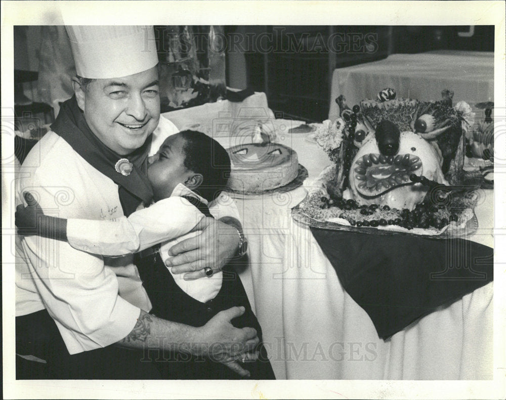 1985 Press Photo Chef Joe Coco Scary Turkey Hospital - Historic Images