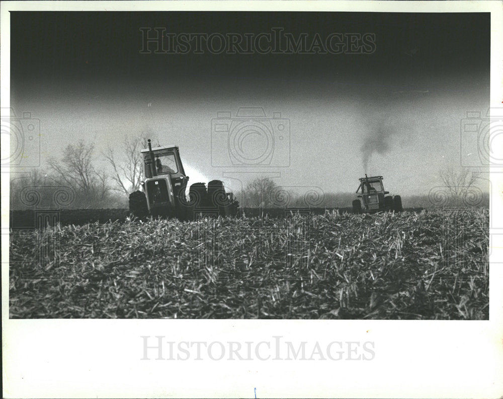 1962 Press Photo Autumn sky machine puffing smokeTurkey - Historic Images