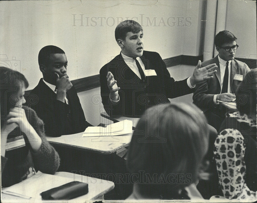 1965 Press Photo Thomas Gadzinski,Student in Group Disc - Historic Images