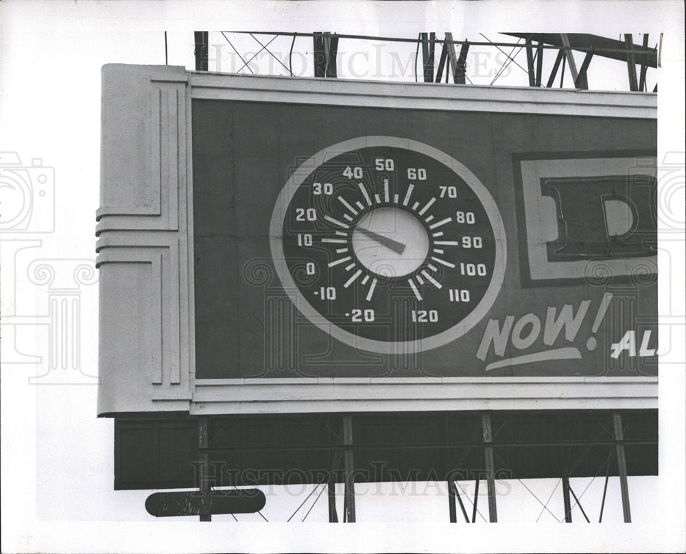 1955 Downtown Chicago Many Thermometers - Historic Images