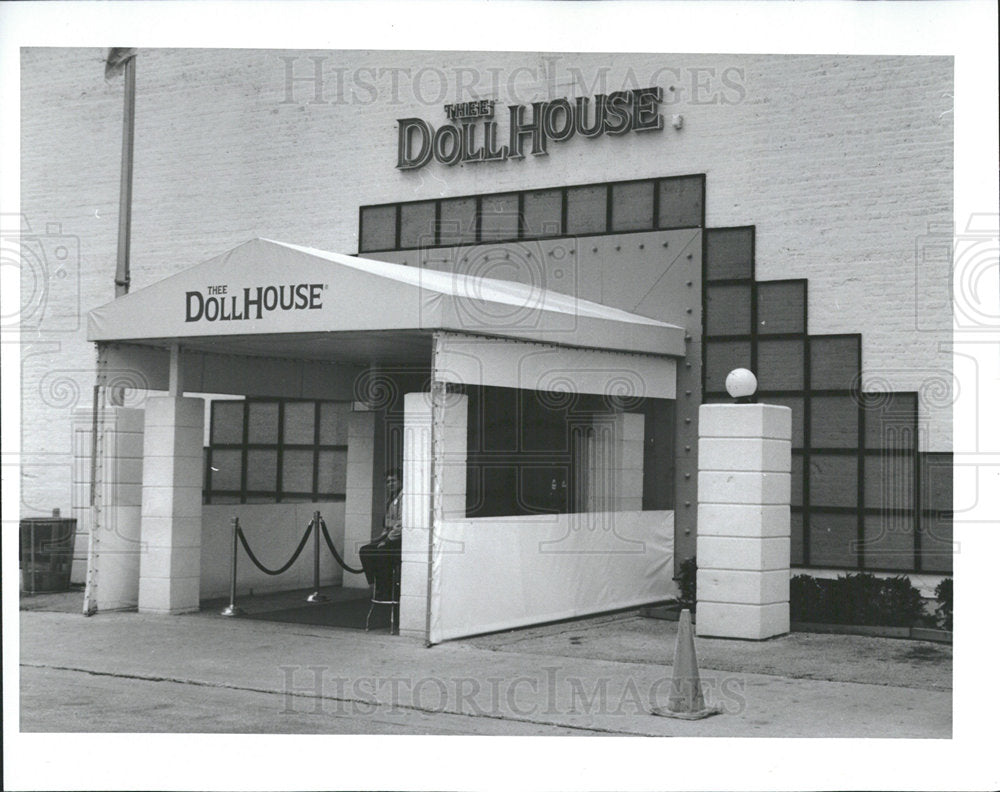 1994 Press Photo Dollhouse Company Millio Dollars Man - Historic Images