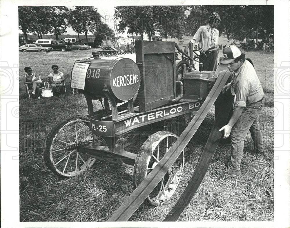 1978 Press Photo Waterloo Boy tractor belt convert   - Historic Images