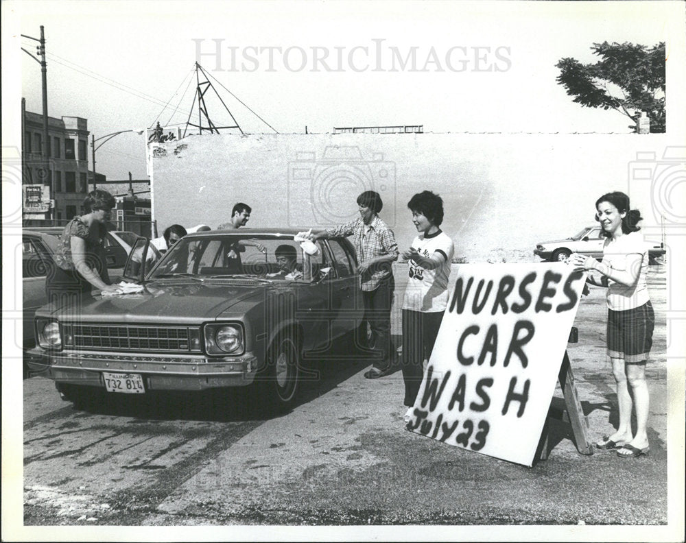 1982 Press Photo Thorek Hospital Medical Center rub car - Historic Images