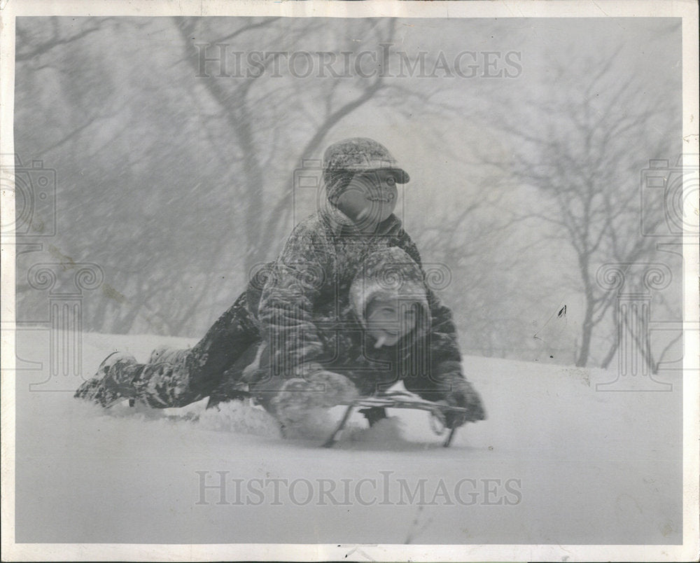1962 Press Photo Paul Wody John Skenendor Snowfall Park - Historic Images