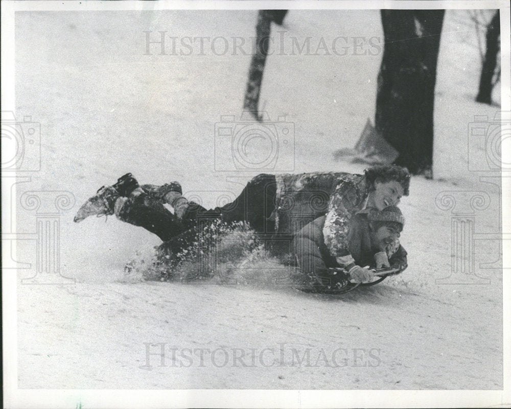 1976 Press Photo Lincoln Park drivers cursed snow mask  - Historic Images