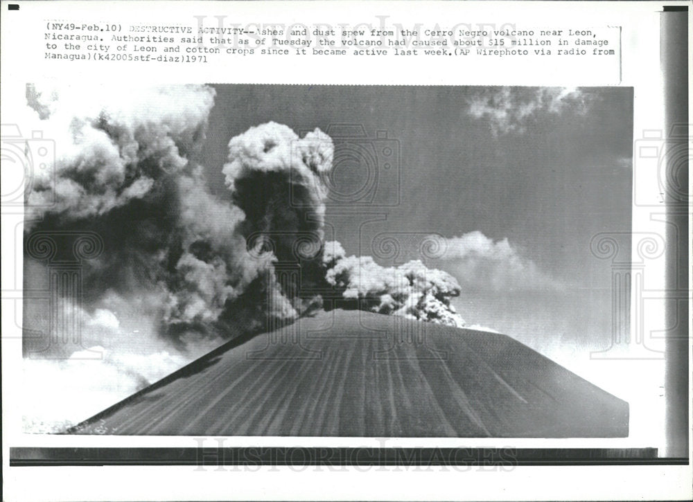 1971 Press Photo Ashes Dust Spew  Cerro Negro - Historic Images