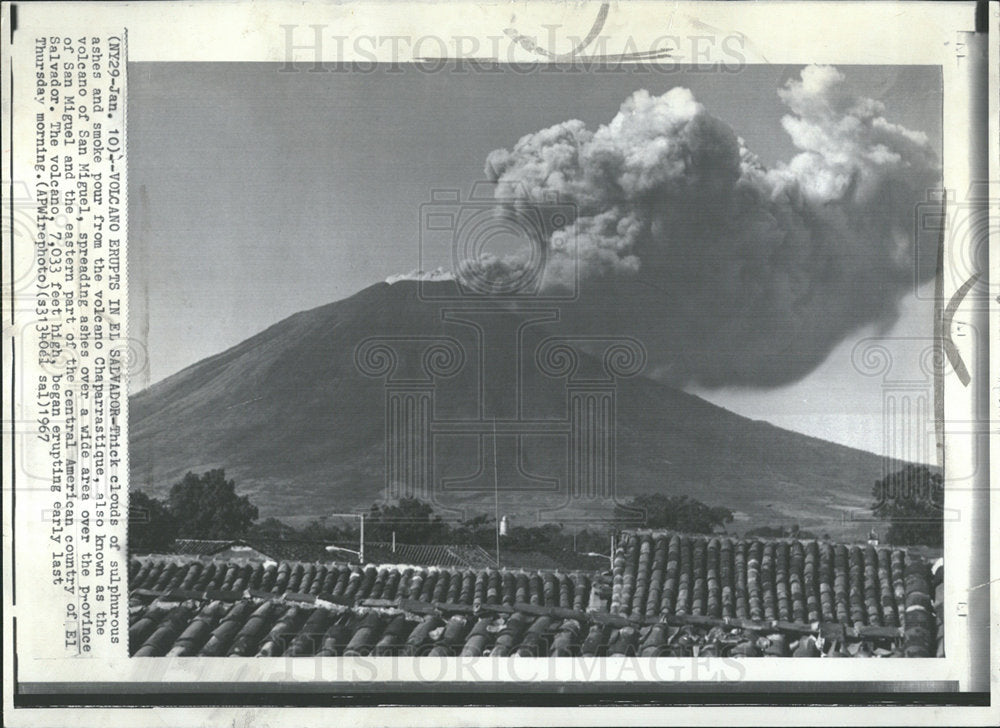 1967 Press Photo Volcano Chaparrastique Clouds Ashes  - Historic Images
