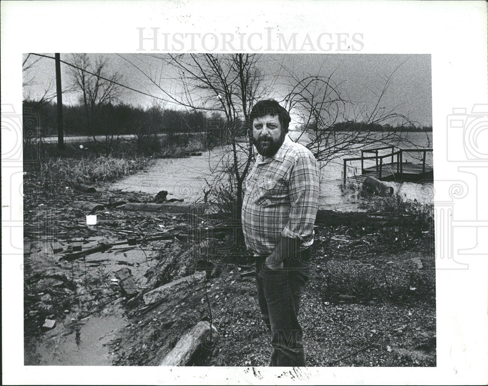 1983 Press Photo Flood Michigan south Luna pier Kelly - Historic Images