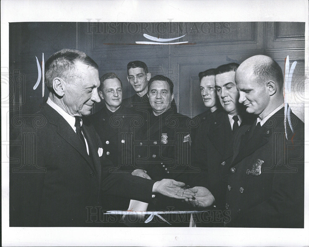 1965 Press Photo Detroit Police Awardees - Historic Images