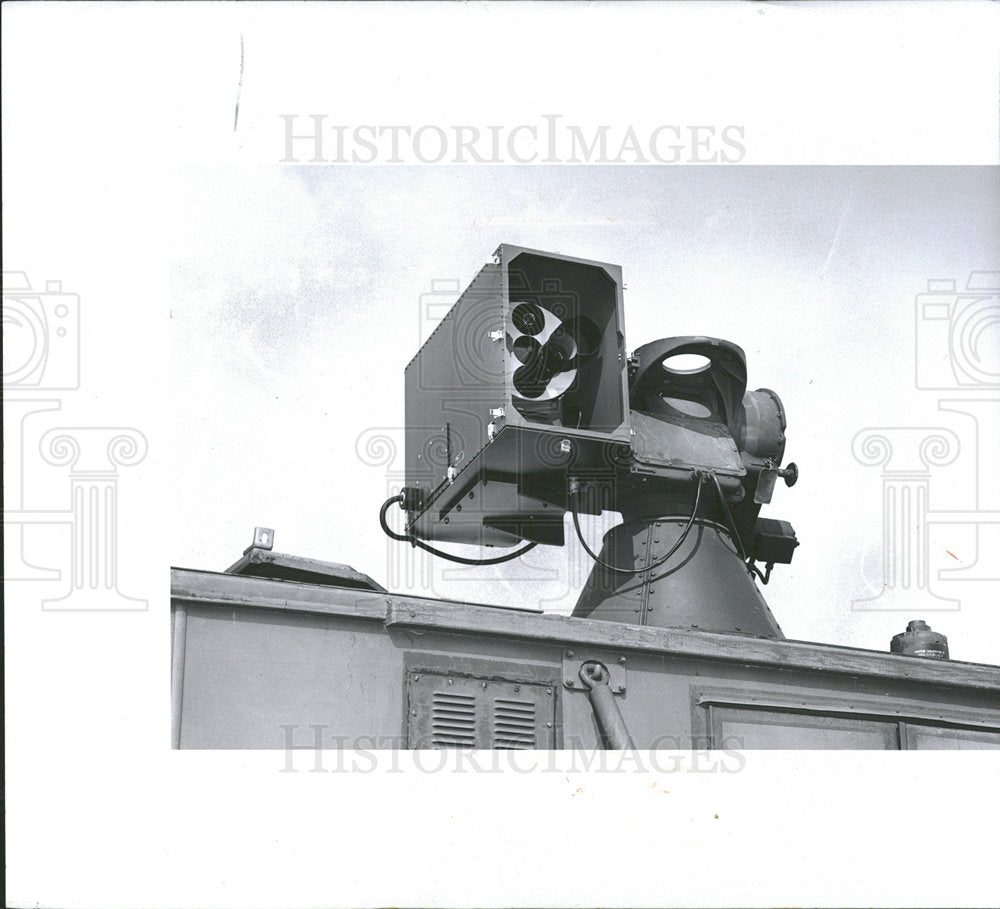 1960 Press Photo Press Photo a Satellite Tracker. - Historic Images