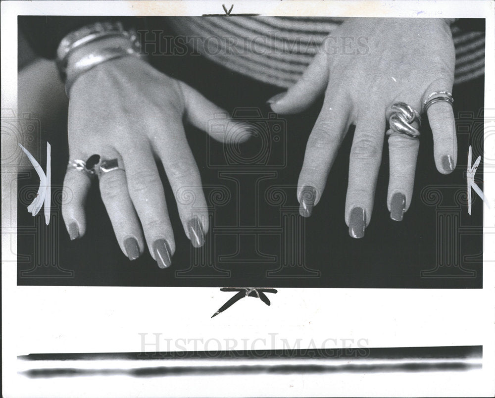 1975 Press Photo Manicure Hand Nail Care - Historic Images