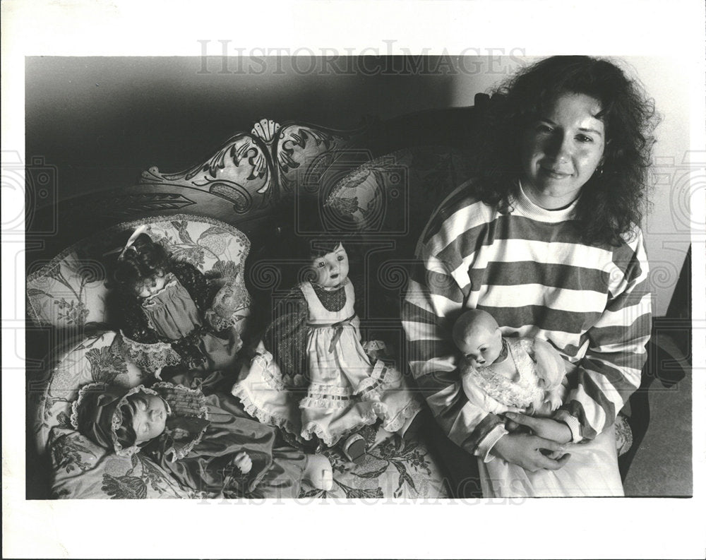 1991 Press Photo Debra Tenaglia, Porcelian Doll Maker. - Historic Images