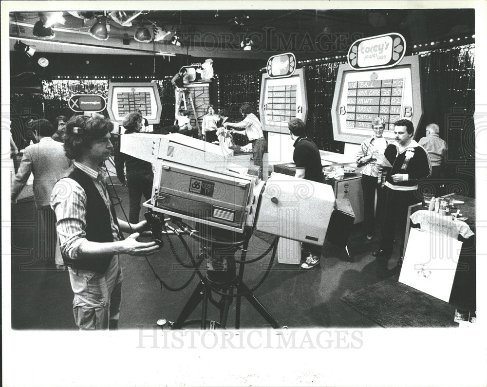 1980 Press Photo Channel 56 auction - Historic Images