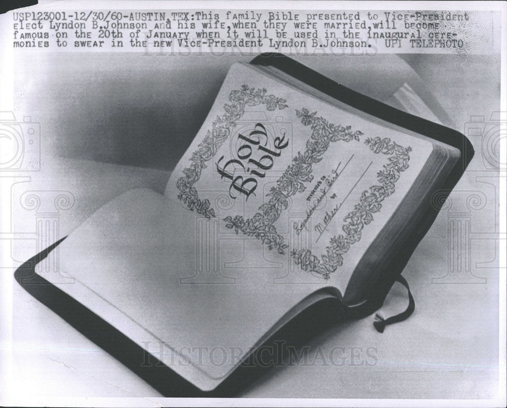 1960 Press Photo Bible Vice President Lyndon B Johnson - Historic Images