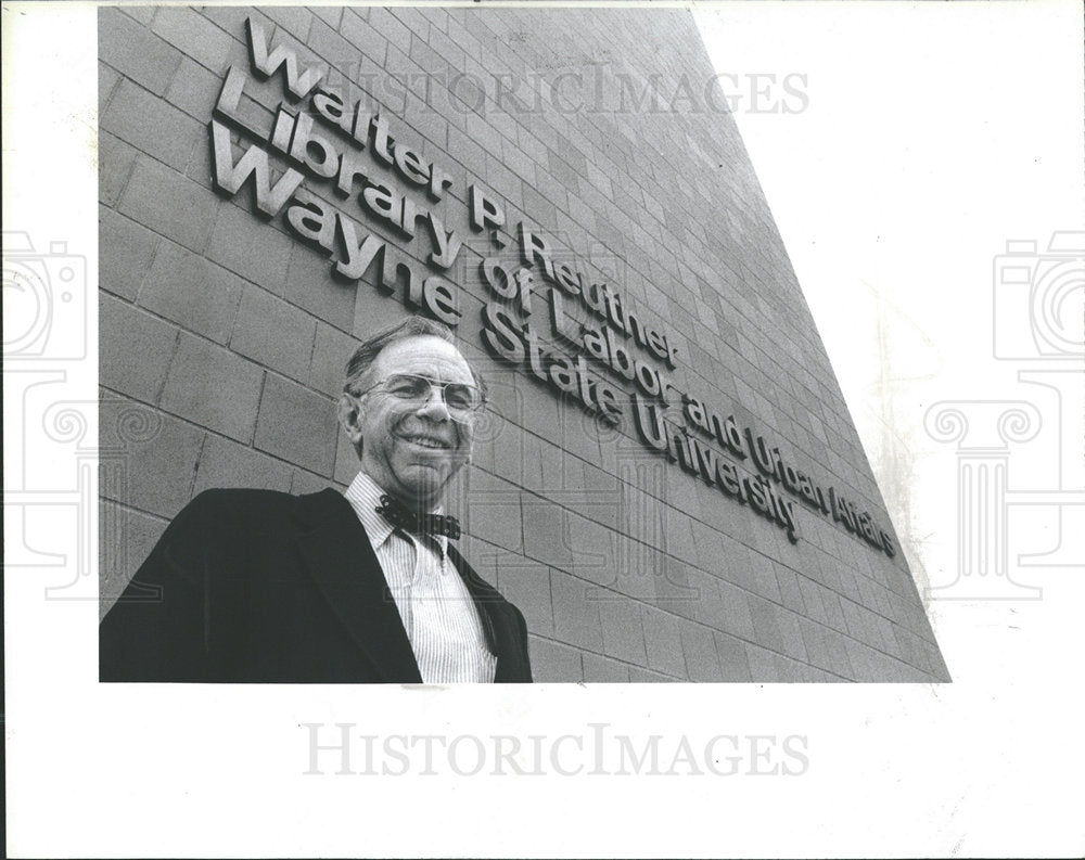1985 Press Photo Philip Mason Library Director - Historic Images