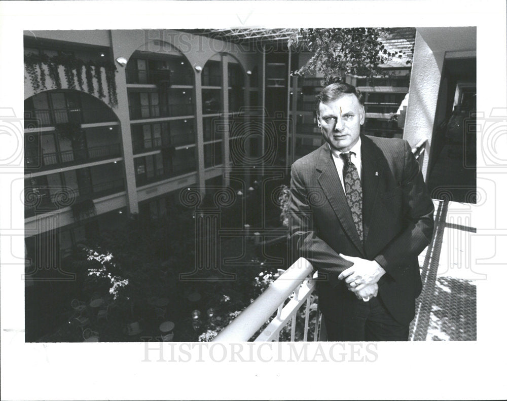 1991 Press Photo Russ Maples general manager Embassy - Historic Images