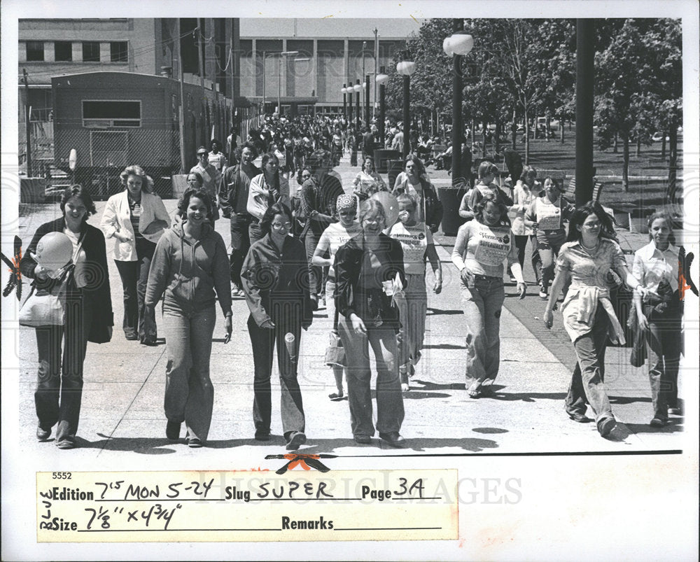 1976 Press Photo Dime Walk March - Historic Images