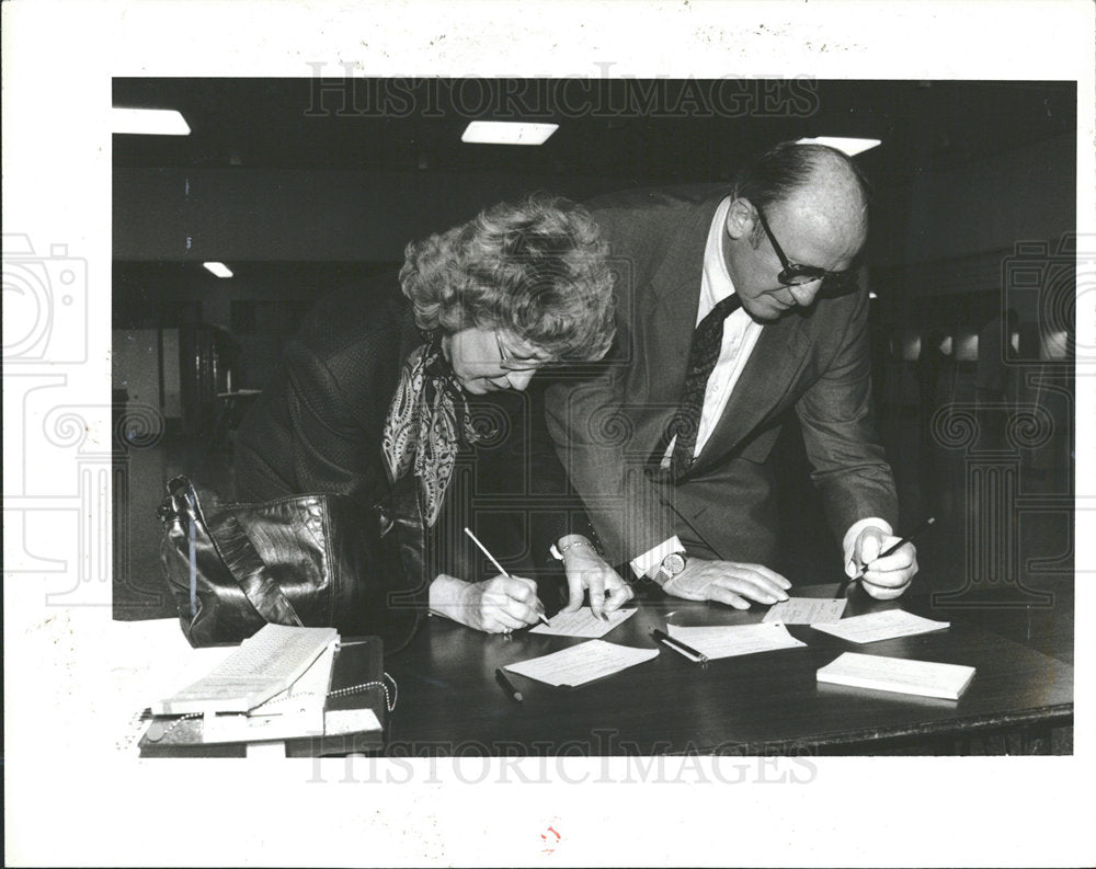 1986 Press Photo Ed Mc McNamara Livonia Mayor County  - Historic Images