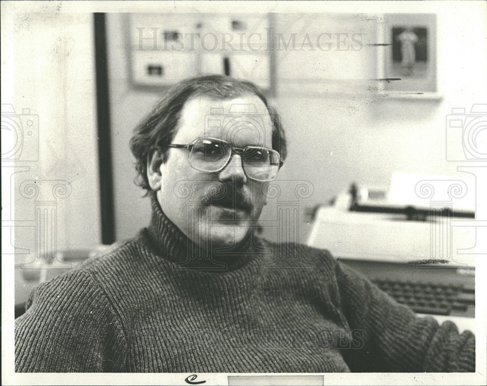 1982 Press Photo Rick Manning News Week Writer - Historic Images