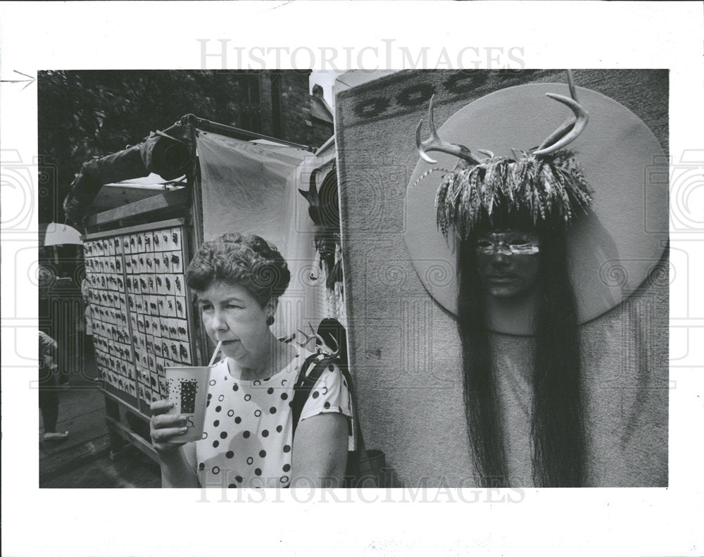 1991 Press Photo Irene Lover Jackson Art Show Michigan - Historic Images