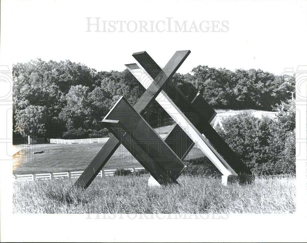 1981 Press Photo Mel Leiserowitz Meadow Brook Sculpture - Historic Images