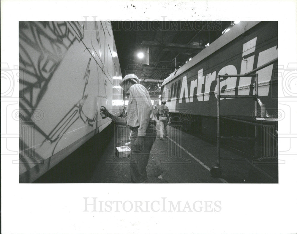 1996 Press Photo Michigan Artrain Man Art  - Historic Images