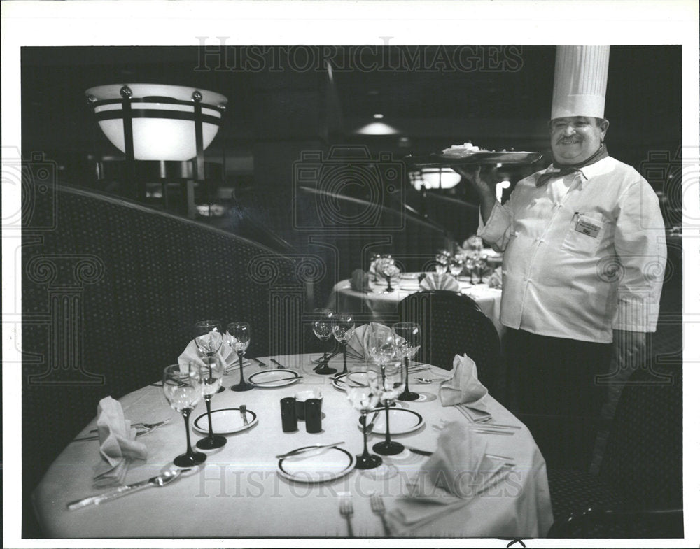 1988 Press Photo Auburn hills Chef  Food refused serve - Historic Images