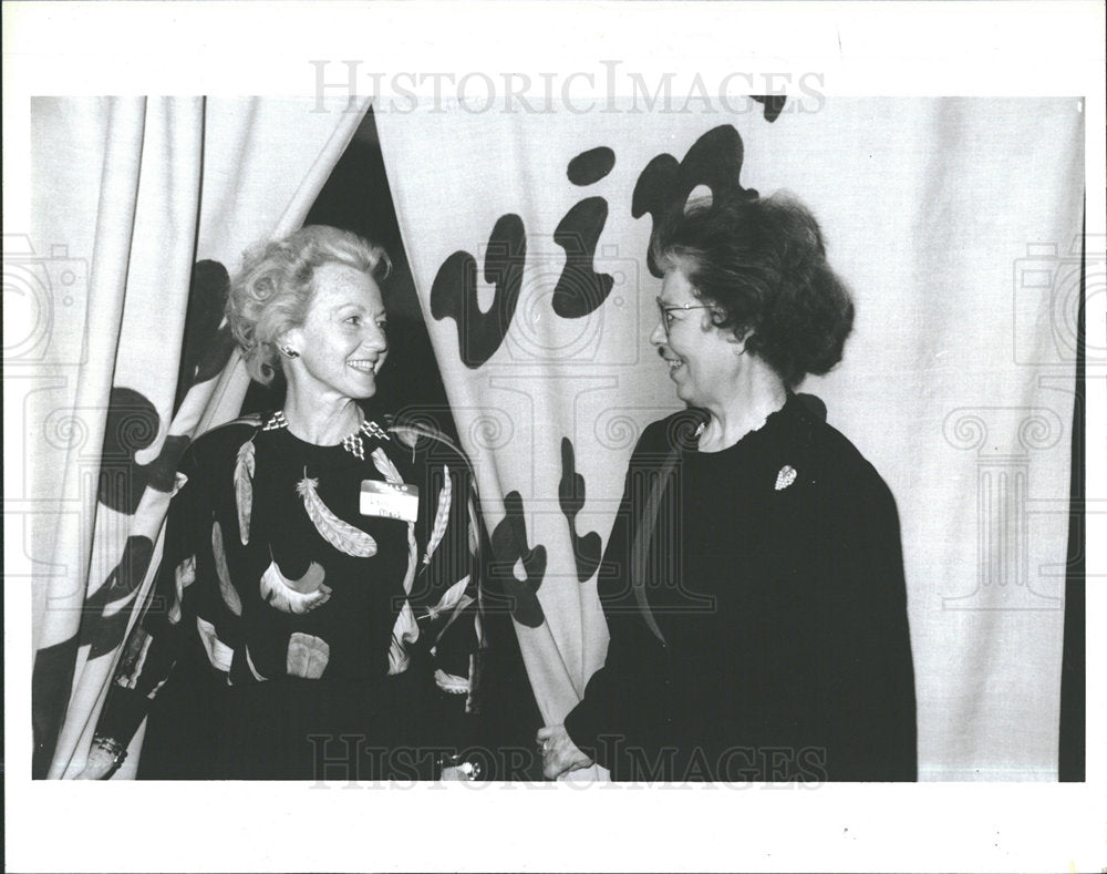 1987 Press Photo Lois Mack Mary Jane Society Hilberry  - Historic Images