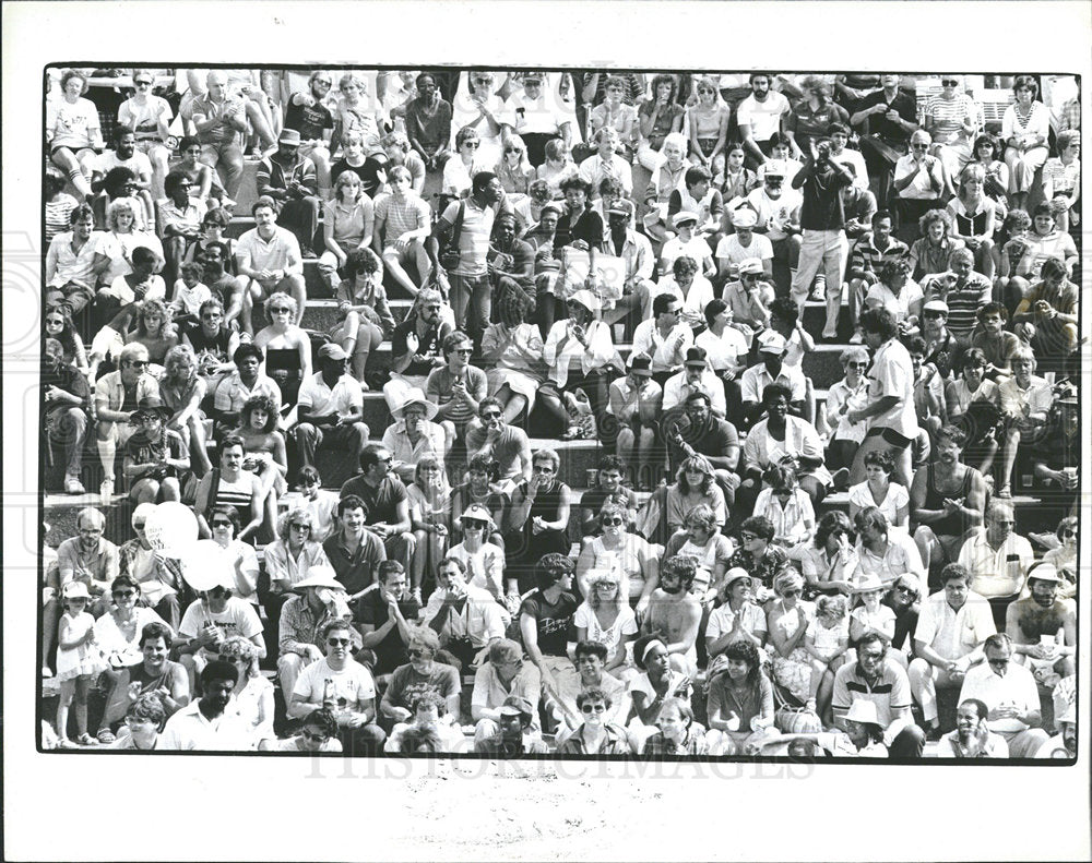 1984 Press Photo Hartpalza Jazz Festivals Detroit fans  - Historic Images