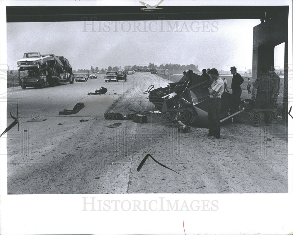 1965 Press Photo Michigan Car Accident - Historic Images