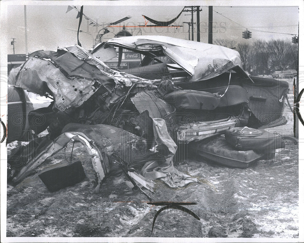 1965 Press Photo Double Fatal Car Accident Michigan - Historic Images