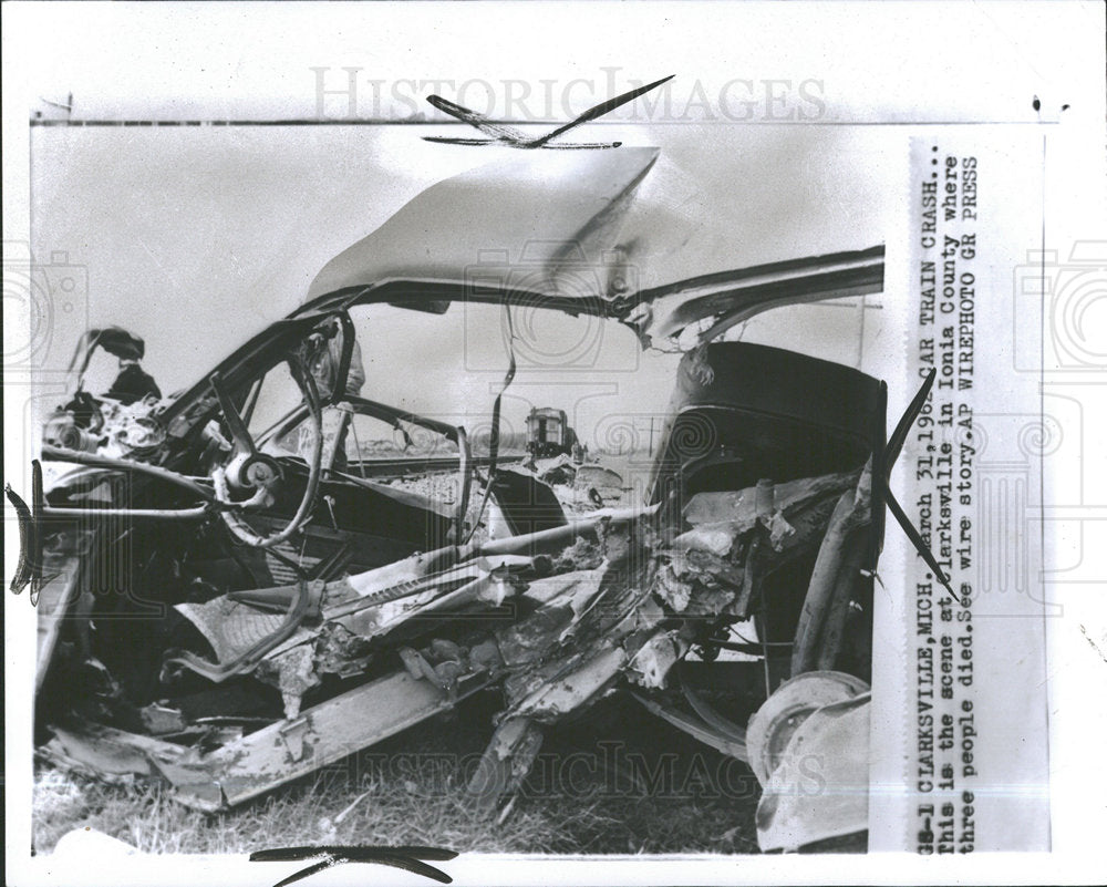 1962 Press Photo scene car train crash people died - Historic Images