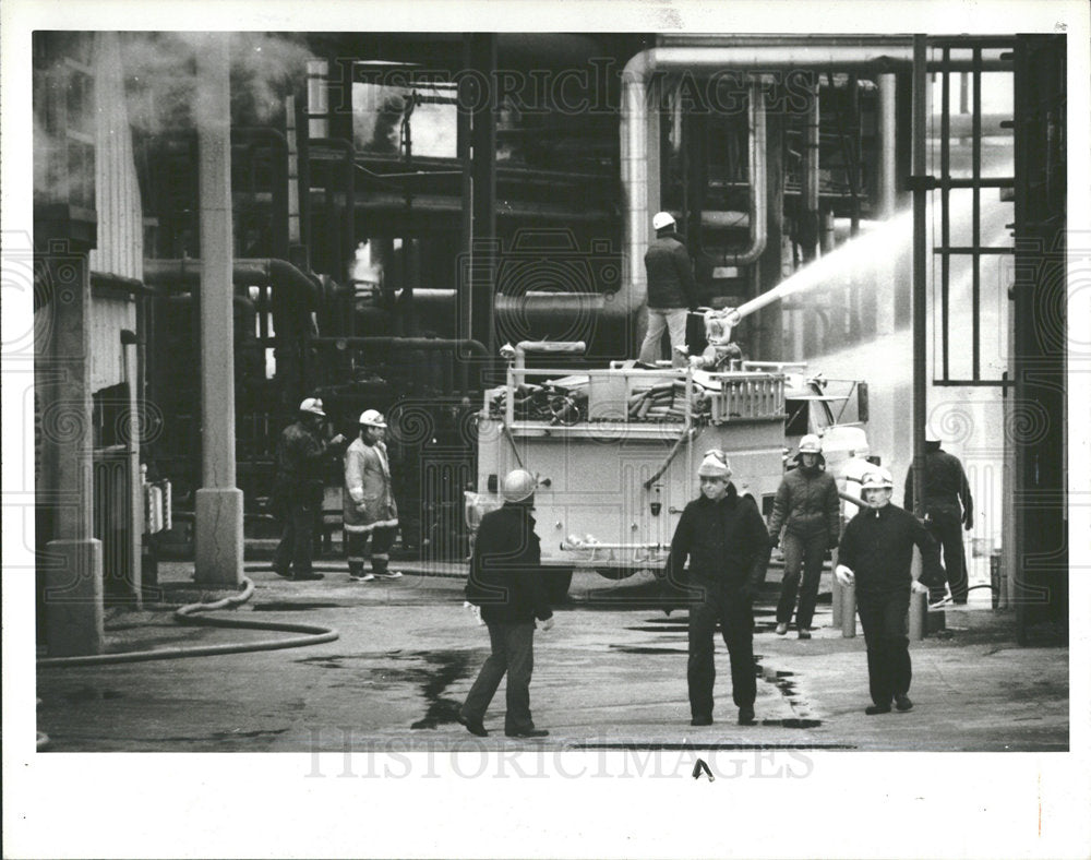 1983 Press Photo Explosion Marathon Refiney Melvindale - Historic Images