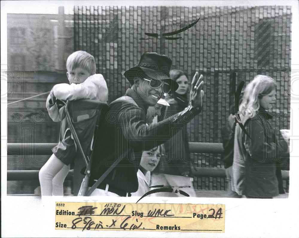 1974 Press Photo March Of Dimes Walkathon - Historic Images