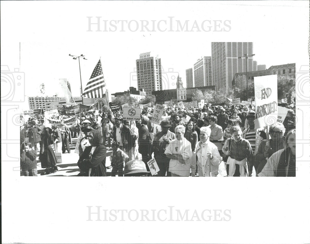 1987 Press Photo Peace Nick Protest Michigan Tiger Kern - Historic Images