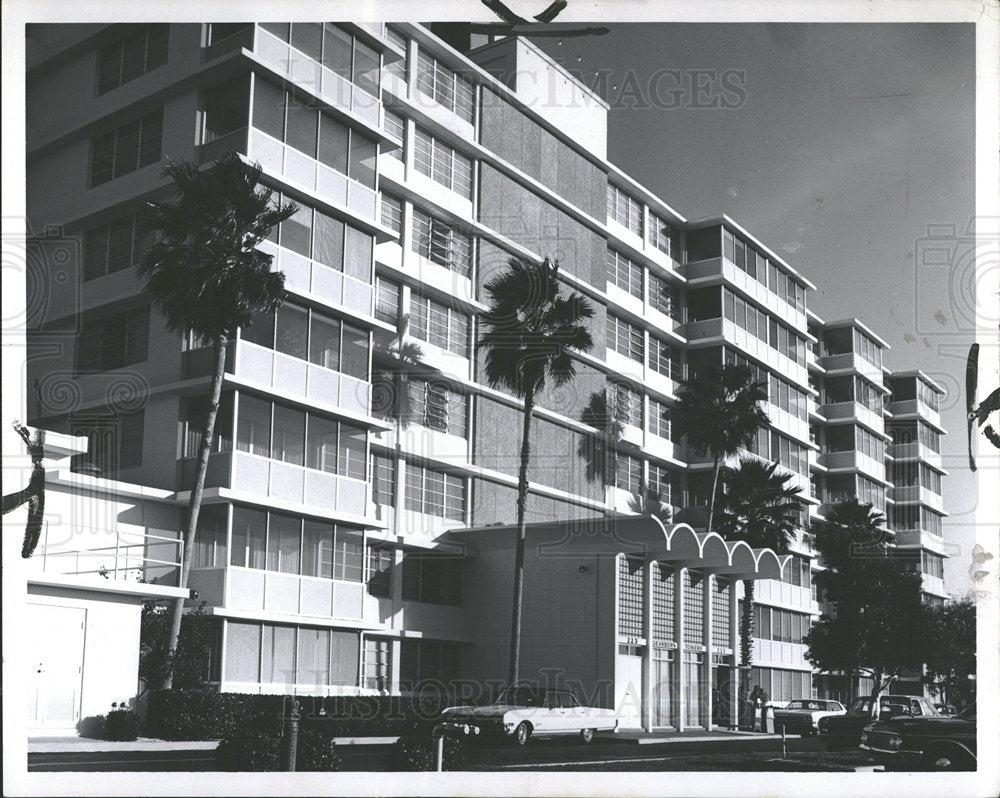 1969 Press Photo Dear Born Apartment Tower Cars tree - Historic Images
