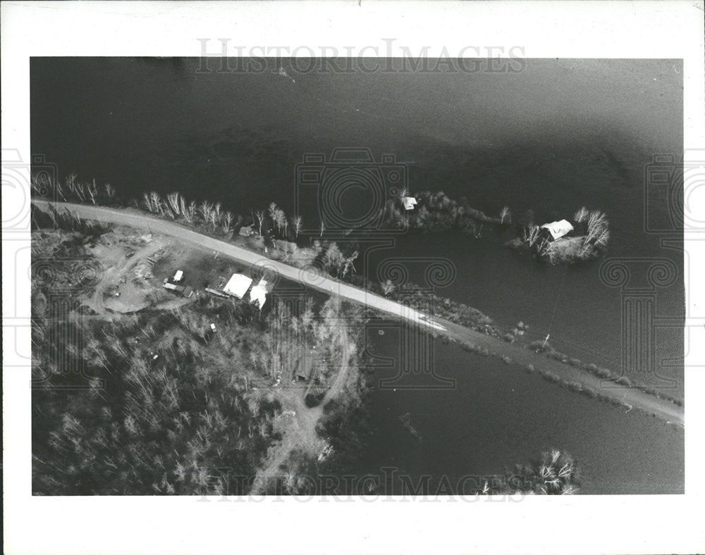 1985 Press Photo Upper Peninsula Scott Heckel Floods - Historic Images